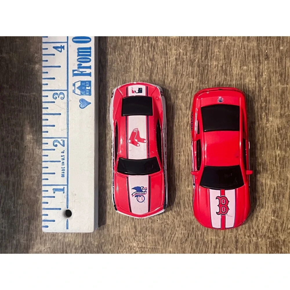 Maisto Lot Of 2 MLB American‎ League Boston Red Sox Diecast Lot Mustang + Camaro